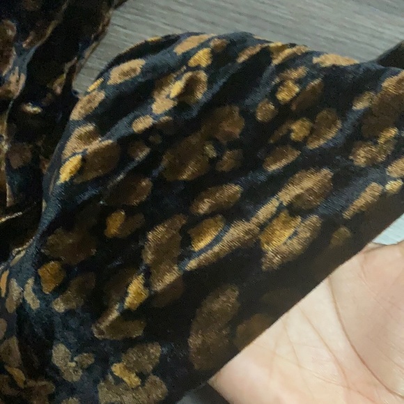 XS cheetah print short v-neck dress - Picture 3 of 4